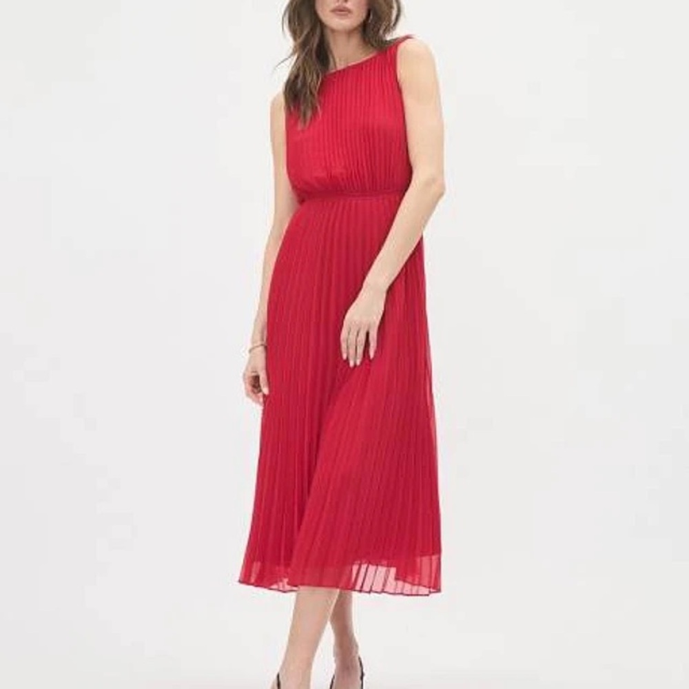 RW&CO. Sleeveless Pleated Midi Dress